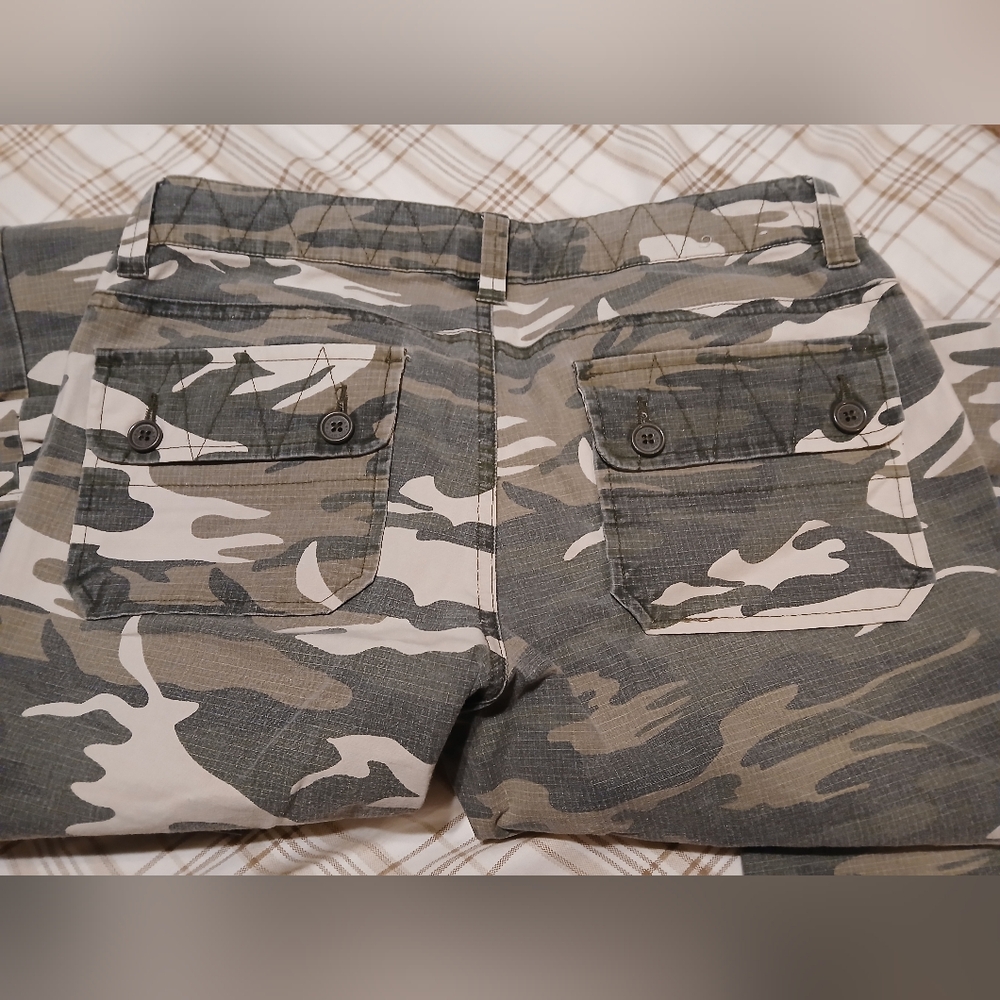Y2k Camo Cargo Pants - Picture 4 of 4